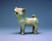銀化緑釉犬　陶器　東京富士美術館所蔵