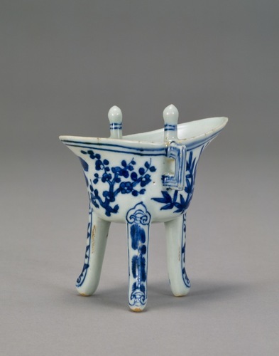 青花松竹梅文爵 | 景徳鎮官窯 | 収蔵品詳細 | 作品を知る | 東京富士
