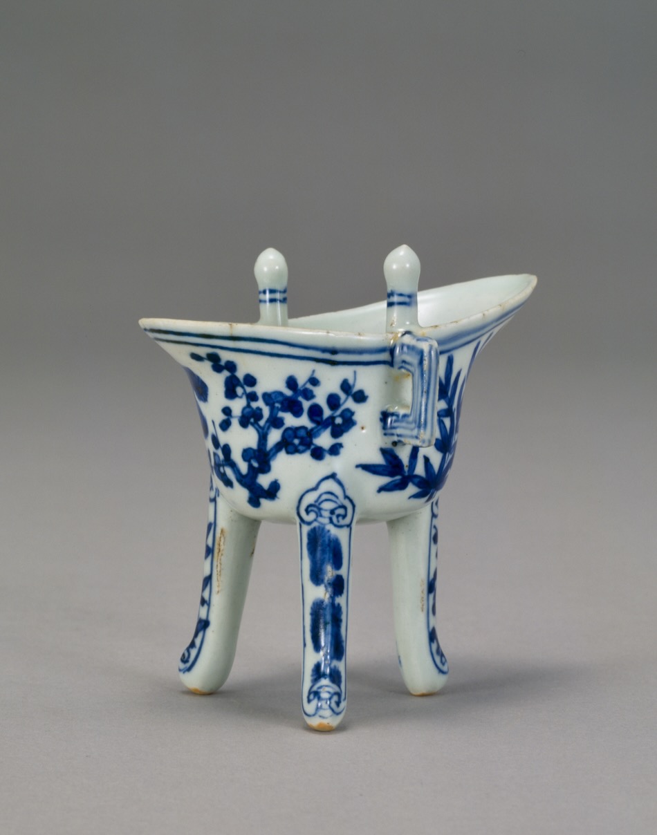 青花松竹梅文爵 | 景徳鎮官窯 | 収蔵品詳細 | 作品を知る | 東京富士